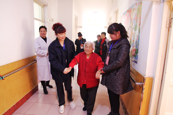 老人的笑容，我們的快樂——公司青年志愿者走進(jìn)敬老院活動側(cè)記.jpg